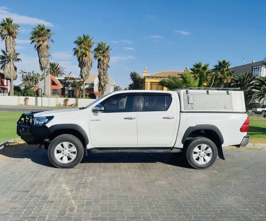 SEGEN Tours Toyota Hilux 4x4